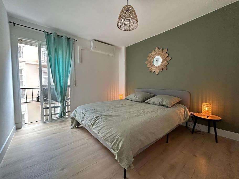 City center 2br walk everywhere photo 2