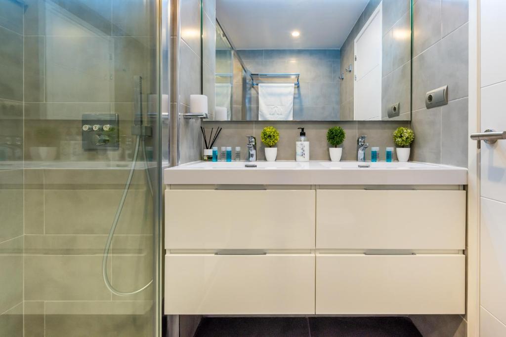 WintowinRentals Executive apt in OCEAN HOUSE Complex photo 3