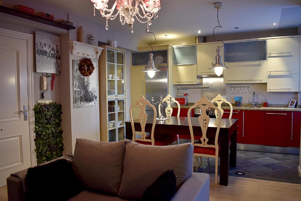 Apartamento San Quirce - céntrico y reformado- wifi y netflix photo 3