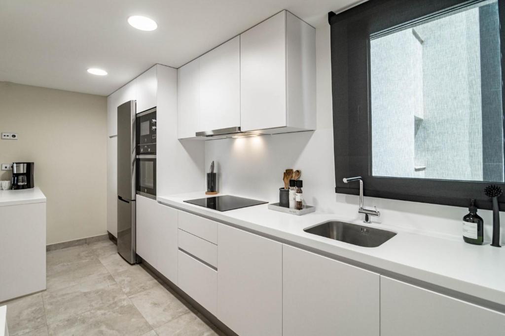 INF3.3K- Stunning city apartment close to beaches photo 3