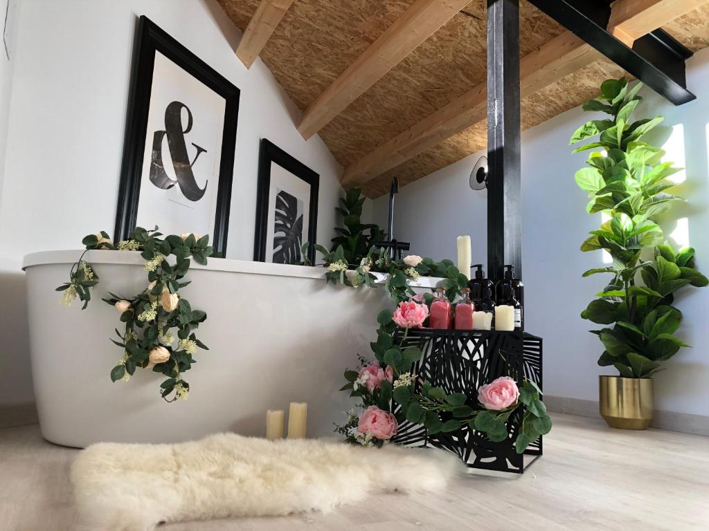 Booking.com: Hotels in Villanueva de Ávila. Book your hotel now! — photo 1