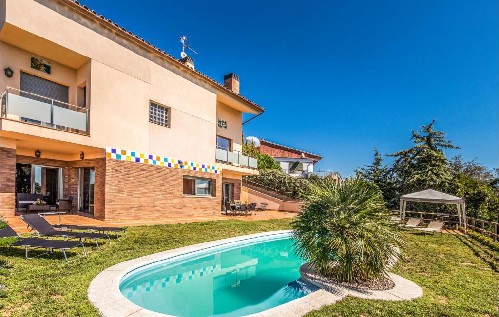 Stunning Home In Sant Cebrià De Vallalta photo 2