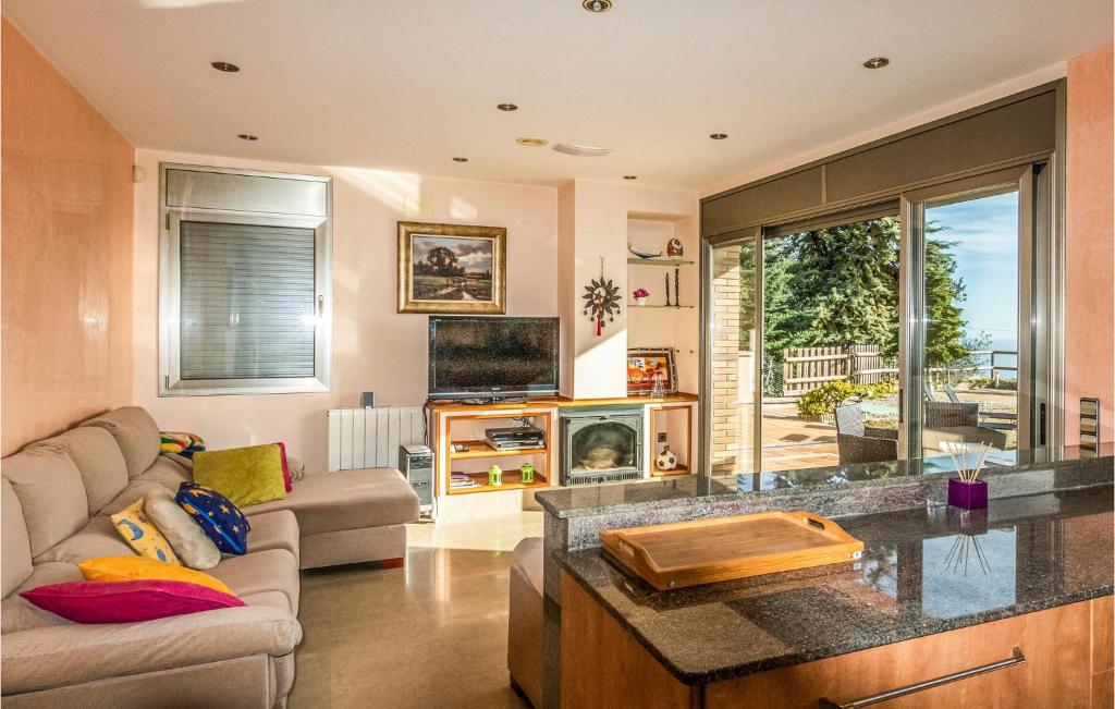 Stunning Home In Sant Cebrià De Vallalta photo 3