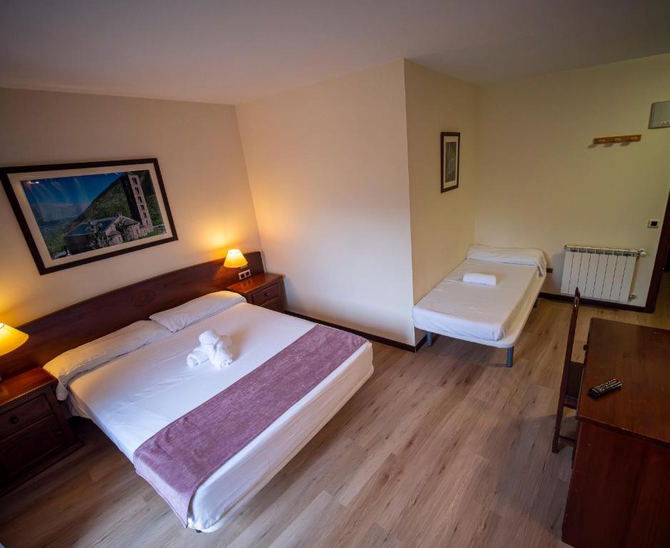 Hotel Romànic photo 3