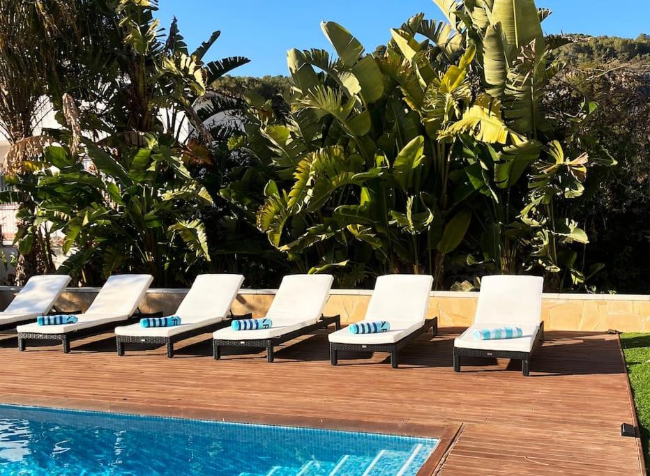 Tranquil large 6 bedroom family Villa sleeps 20 near sitges — photo 1