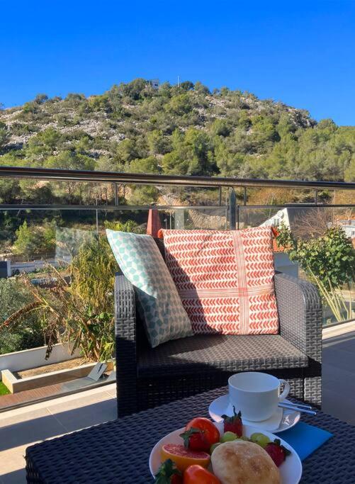Tranquil large 6 bedroom family Villa sleeps 20 near sitges photo 3