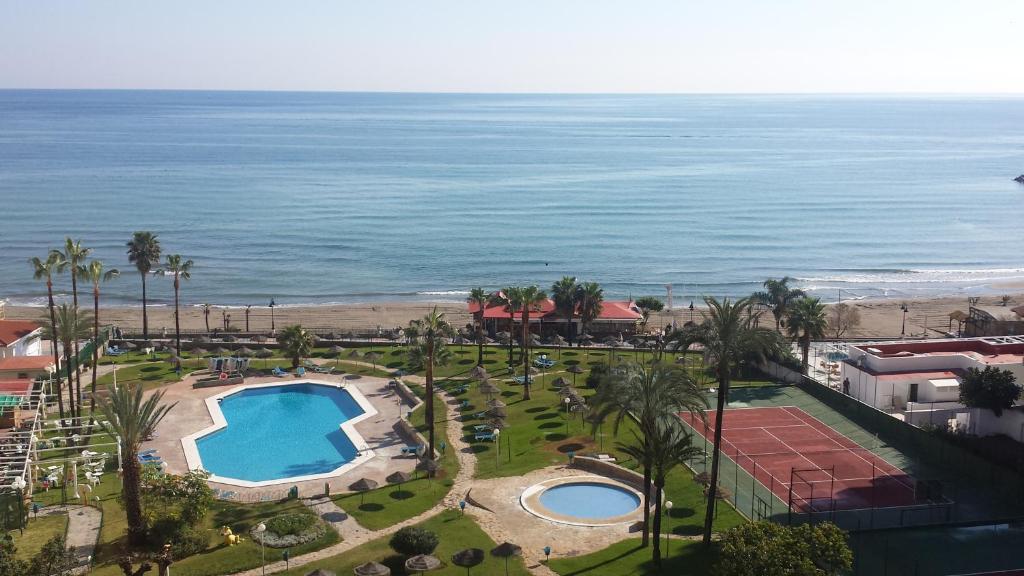 TORREMOLINOS CARIHUELA 1ª LINEA PLAYA — photo 1