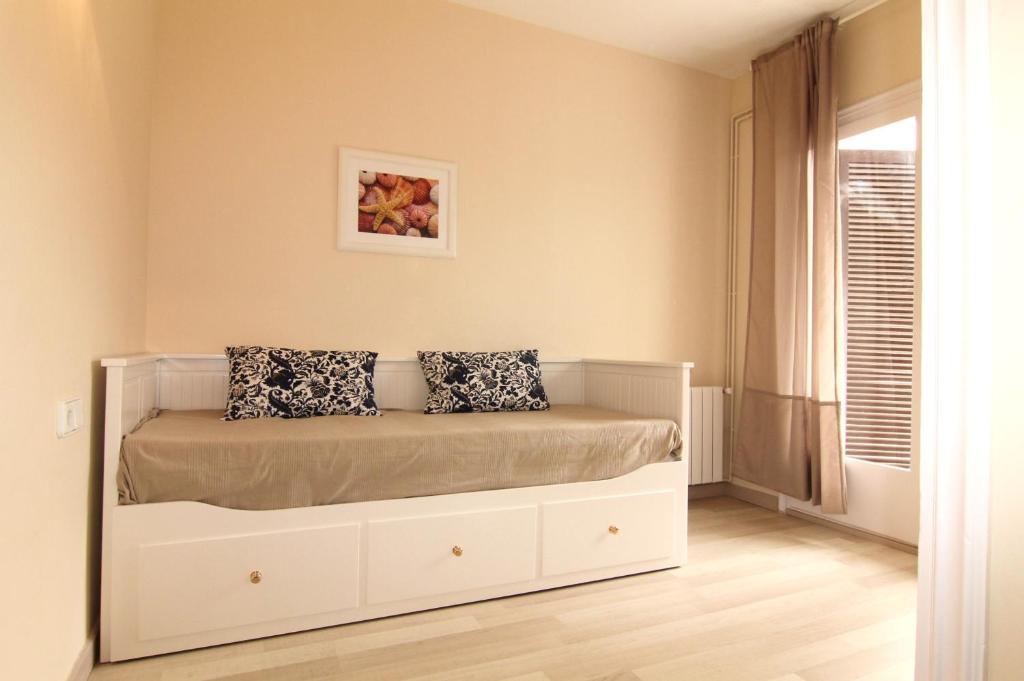 Rubí: Luminoso apartamento a 1 minuto de la playa photo 2