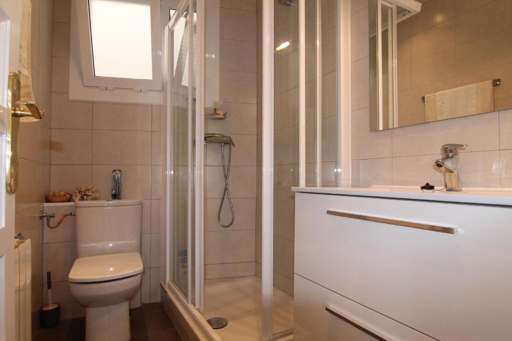 Rubí: Luminoso apartamento a 1 minuto de la playa photo 3