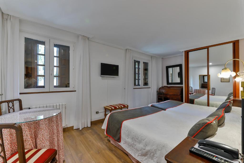 Hotel Santillana photo 2
