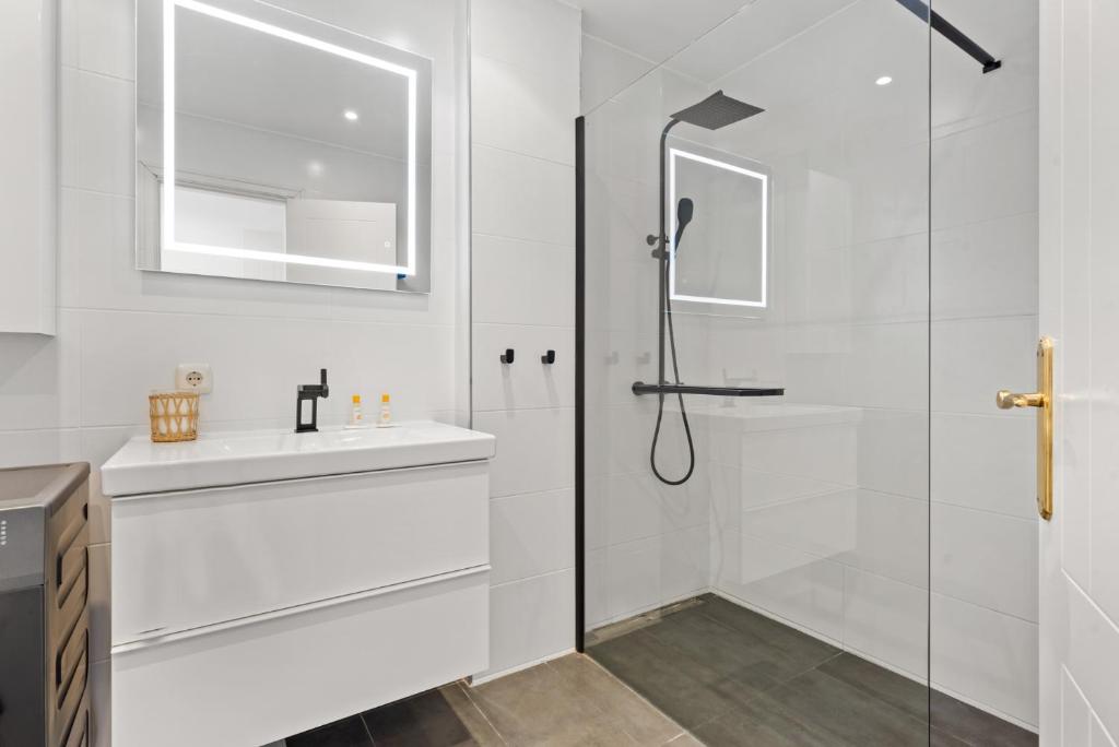 Calahonda apt by Costarentals - Ref 205 photo 3