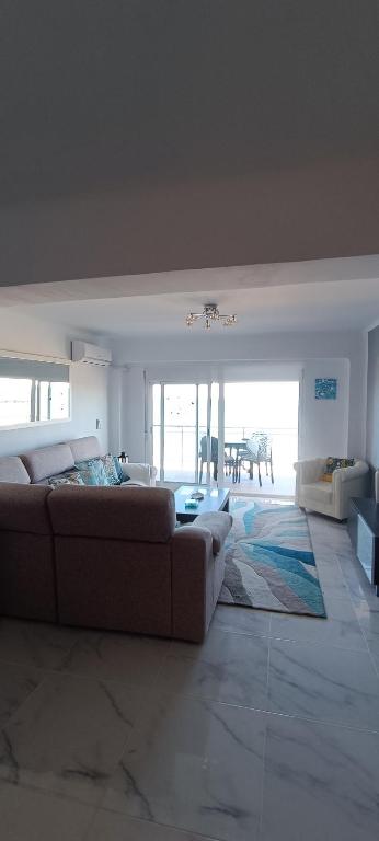 Beachfront Apartment with Sea View & Balcony photo 2