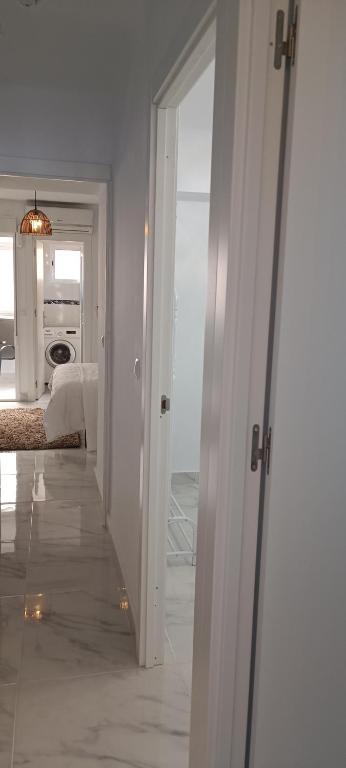 Beachfront Apartment with Sea View & Balcony photo 3
