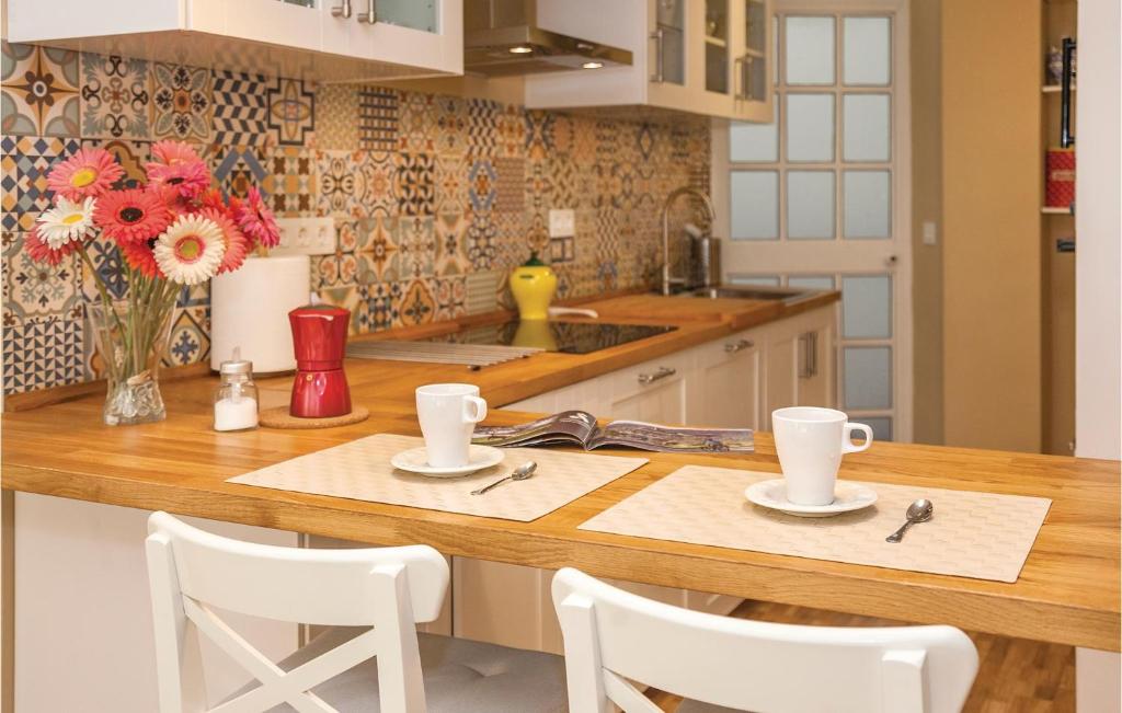 3 Bedroom Cozy Apartment In Sevilla photo 2