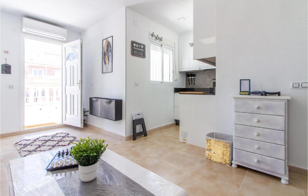 Beautiful Apartment In Torrevieja photo 3