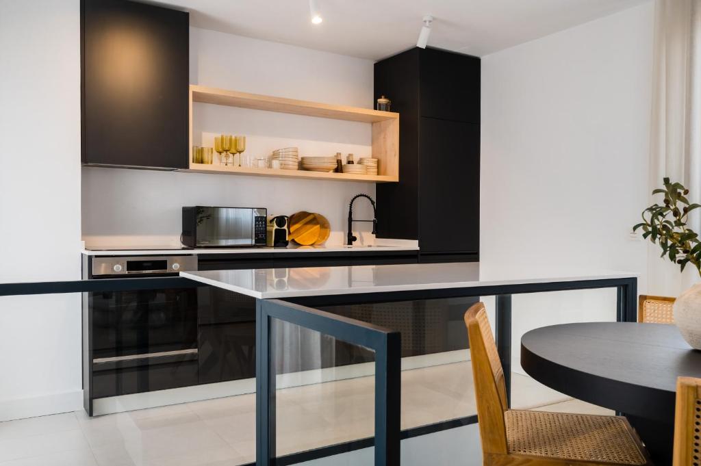 Stylish Duplex-3Beds 2Baths-Puerta Carmona Centro photo 3