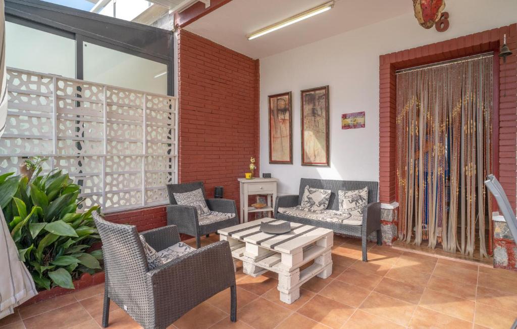 4 Bedroom Gorgeous Home In Torre De Benagalbón photo 3