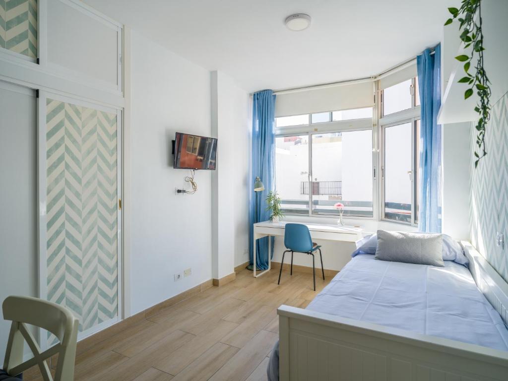 Canteras-Puntilla Beach photo 2