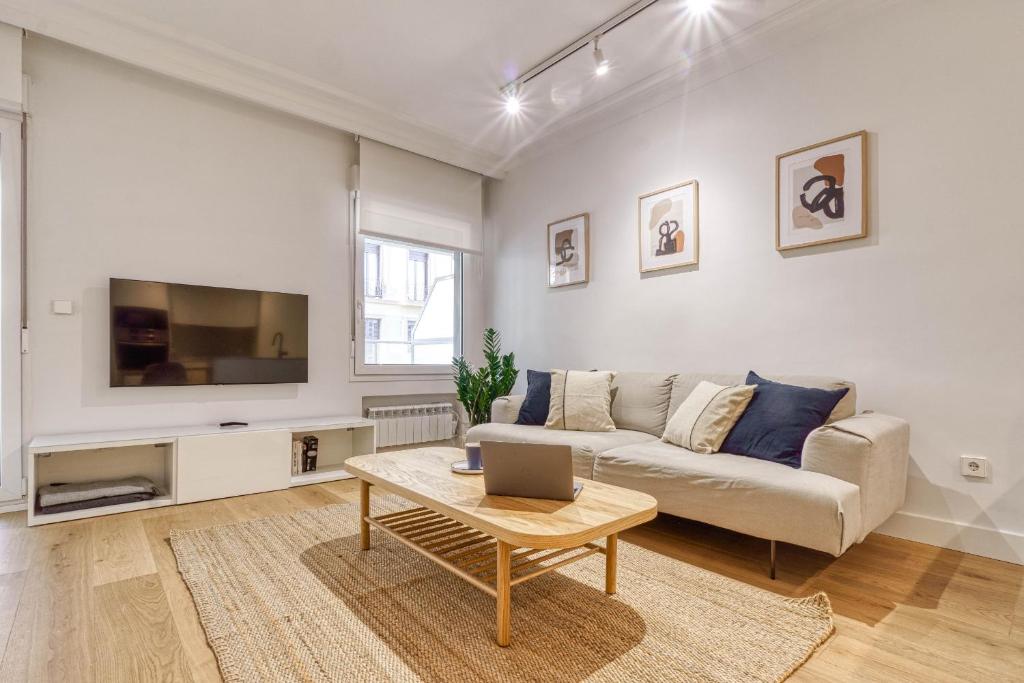 MONTHLY TRIUNFO by SWEET HOME SAN SEBASTIAN — photo 1