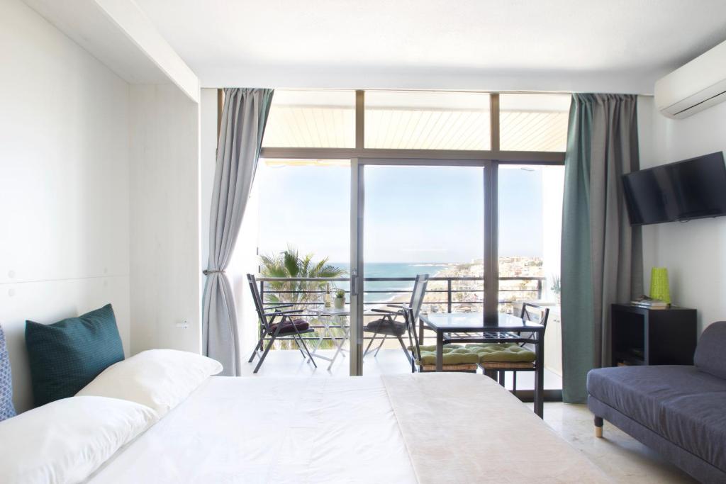 Sea front studio with spacious balcony Santa Clara photo 2