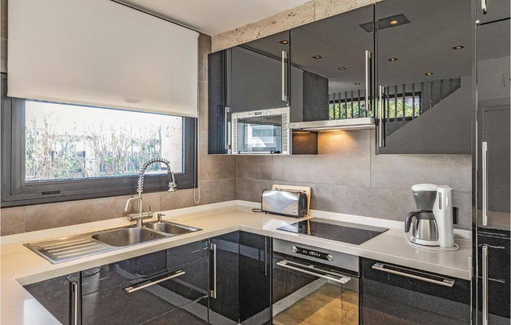 Awesome Home In Sant Pere Pescador photo 3