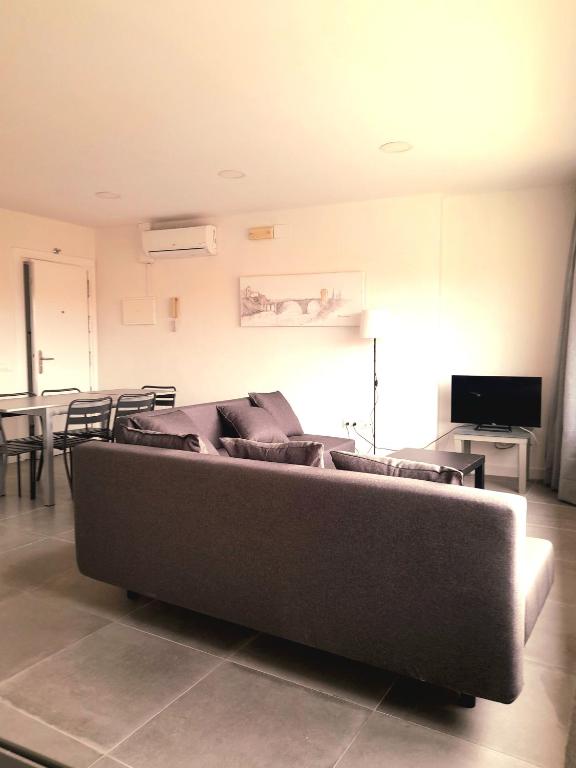 TOLETUM low cost LOFTS dúplex diáfanos o 2dormitorios PARKING Municipal Gratis al aire libre a 100m photo 2