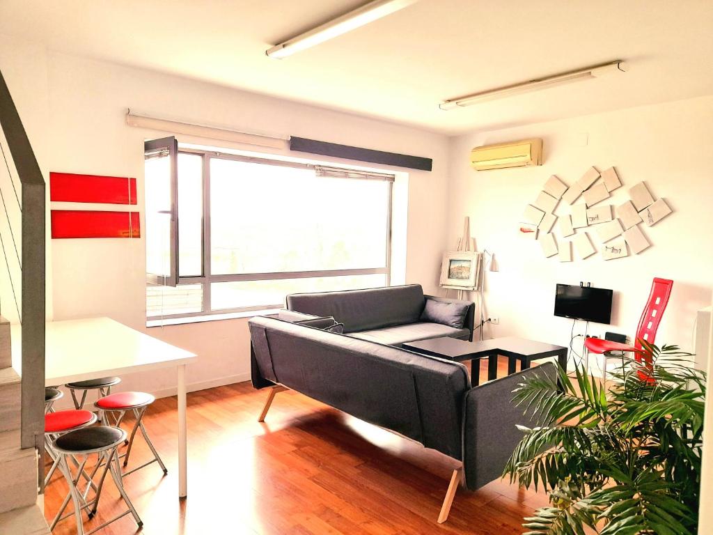 TOLETUM low cost LOFTS dúplex diáfanos o 2dormitorios PARKING Municipal Gratis al aire libre a 100m photo 3