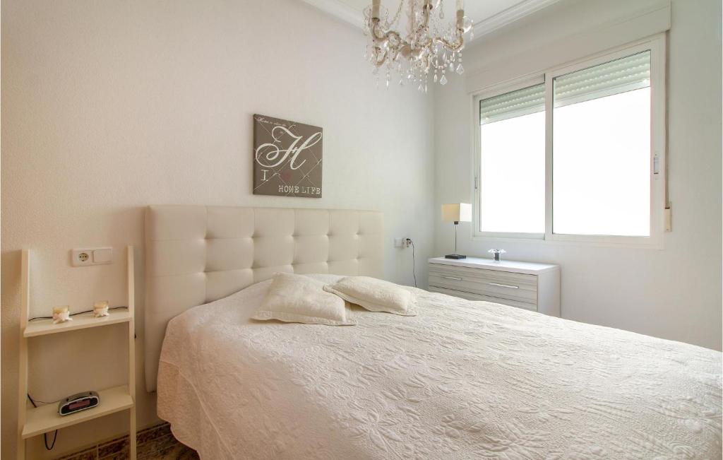 2 Bedroom Gorgeous Apartment In Torrevieja photo 3