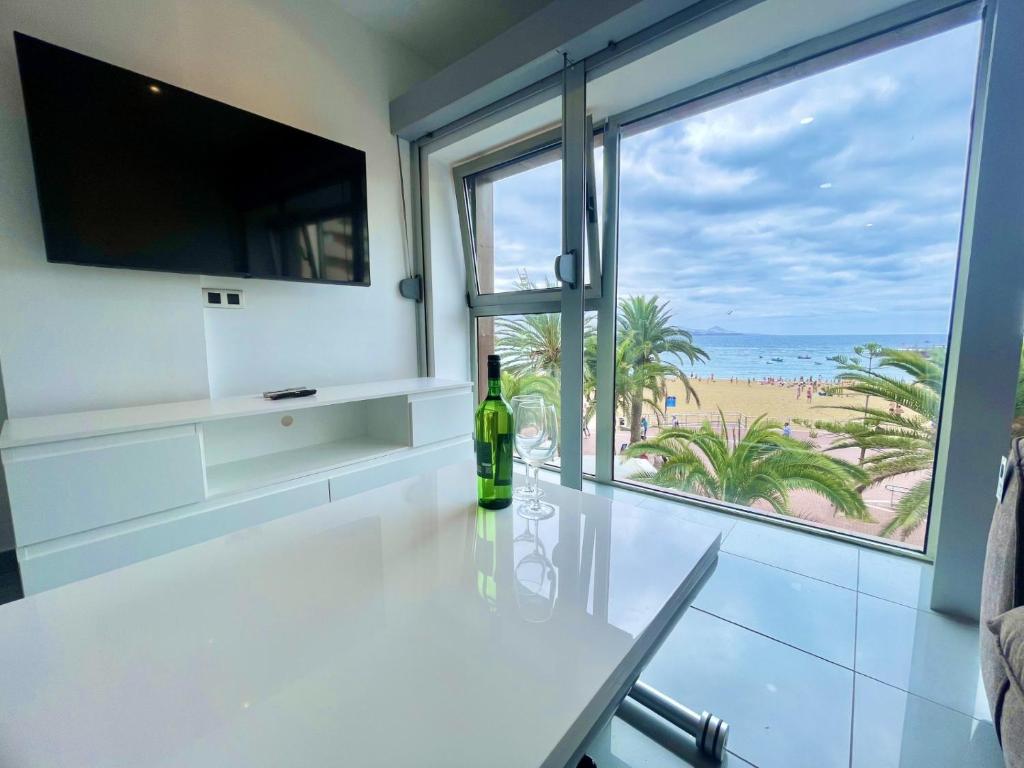 Beachfront Stunning Views — photo 1