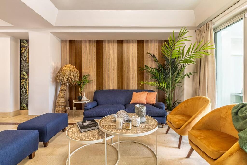 Stunning Tropical Oasis 3BR — photo 1