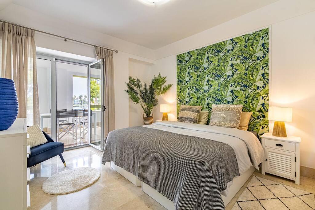 Stunning Tropical Oasis 3BR photo 2