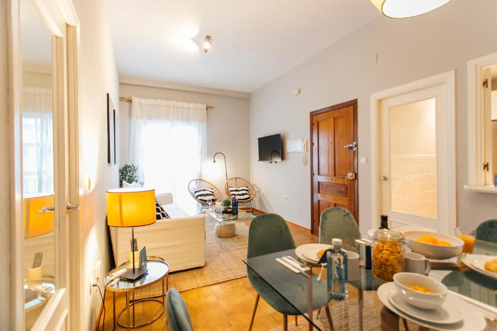 Bright Apt Full of Light Near El Divino Salvador — photo 1