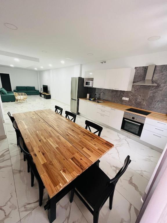 HOLA SUITE — photo 1