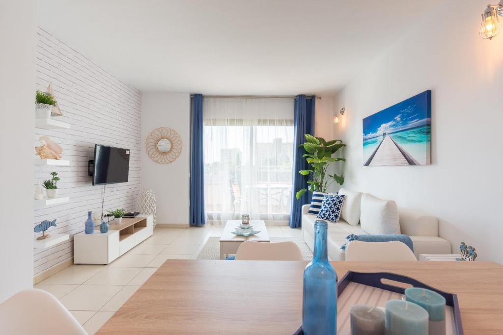 Hill apartment with terrace photo 2