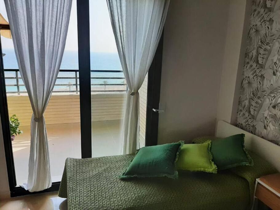 Top-Floor Beachfront Apartment with Parking photo 2