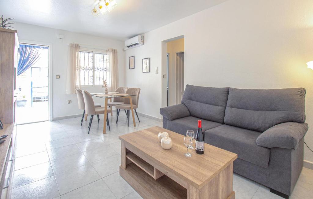 Pet Friendly Apartment In Torrevieja photo 2