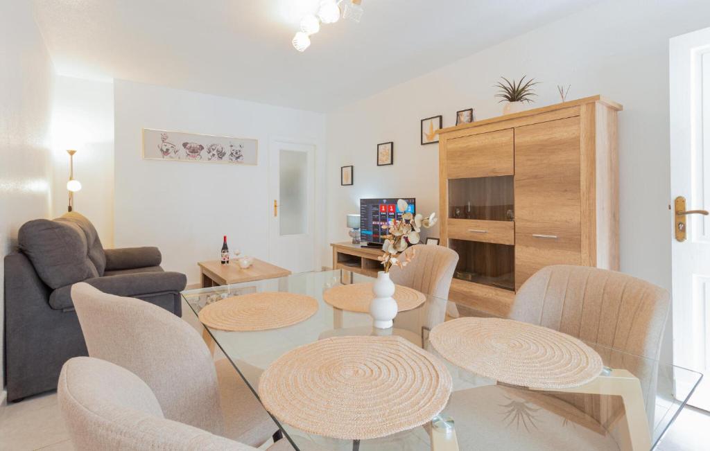 Pet Friendly Apartment In Torrevieja photo 3