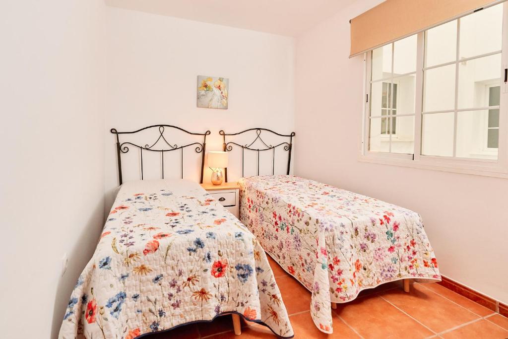 Strand Appartement met Zwembad TD04 by HolidayAndaluz photo 2