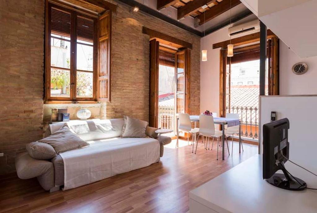 Invalencia - Cerrajeros Central Market — photo 1