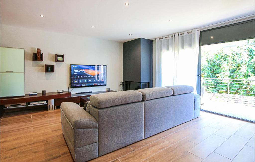 Pet Friendly Home In Santa Susanna photo 3