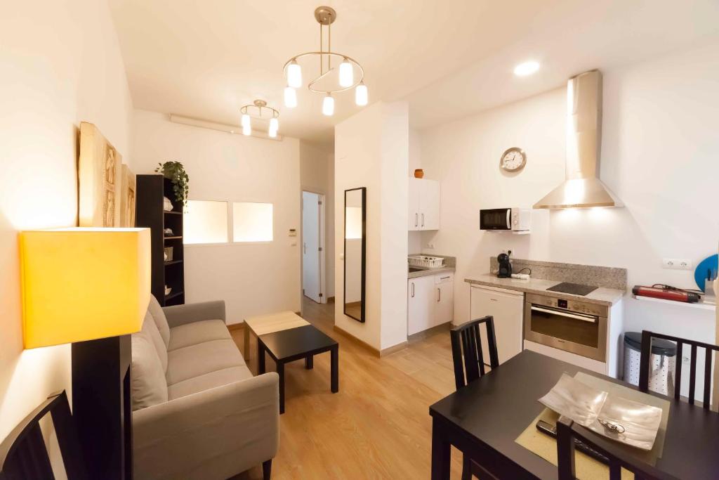 SF - Shiny Apartment in City Centre — photo 1