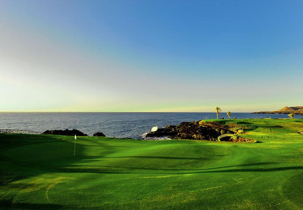 Terraza de La paz Vista al Campo de Golf — photo 1
