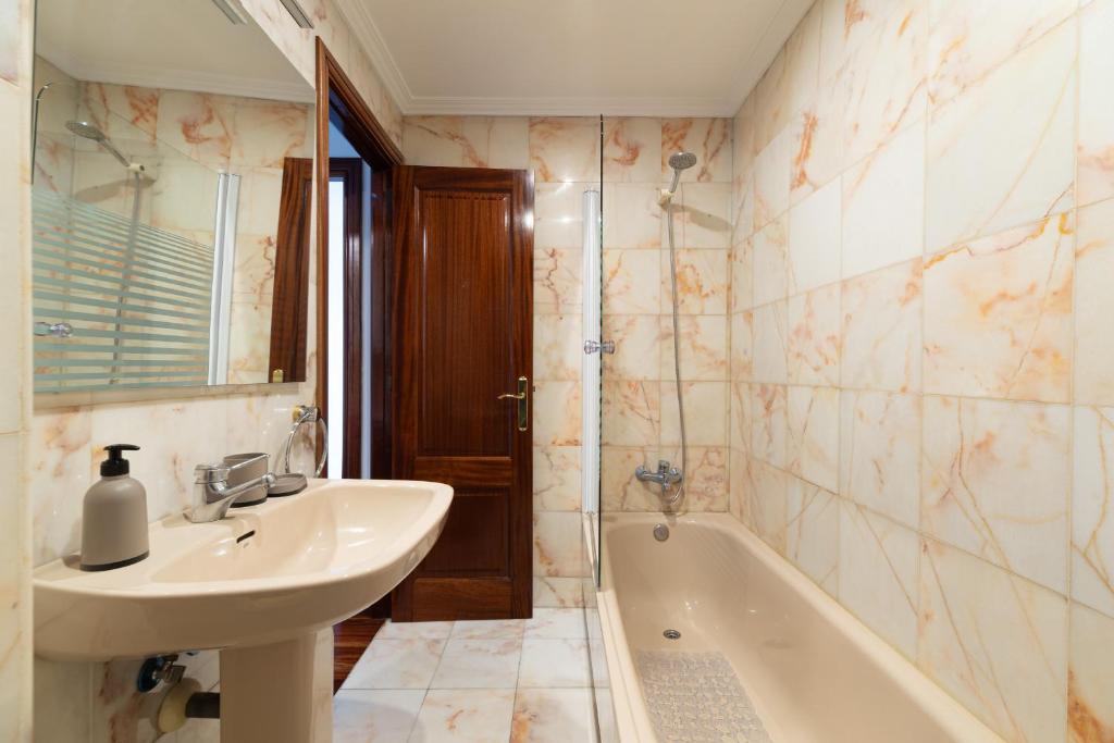 Suite Deluxe By Princesa con Parking photo 3