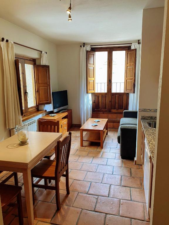 Booking.com: Hotels in Pedraza-Segovia. Book your hotel now! — photo 1