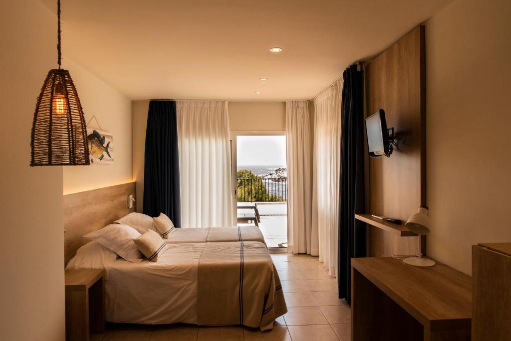 Hotel Tamariu photo 2