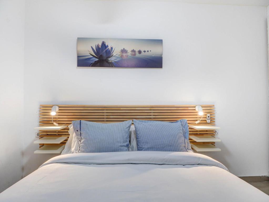 White Center Apartment by Hello Homes Sitges photo 3