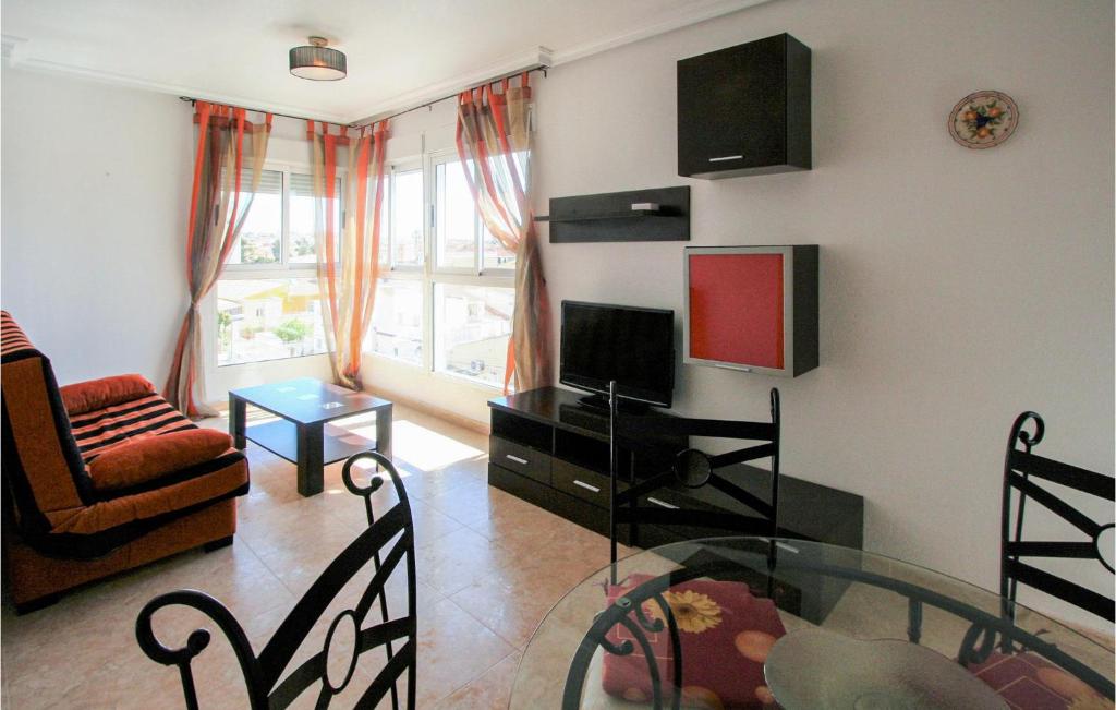 Stunning Apartment In Torrevieja photo 3