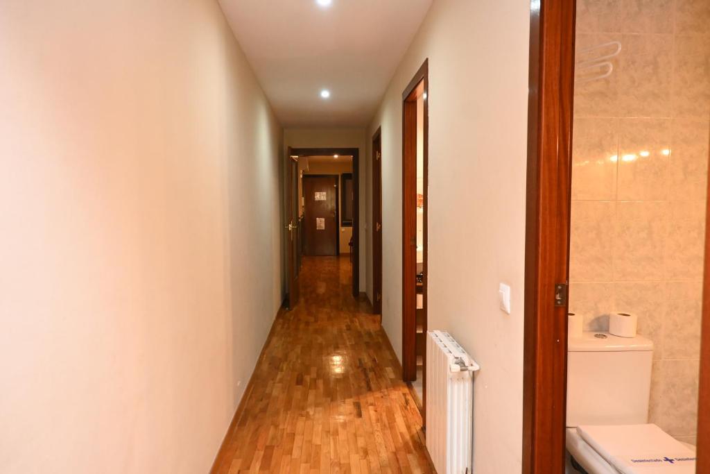 Homenfun Barcelona Sants Estación photo 3