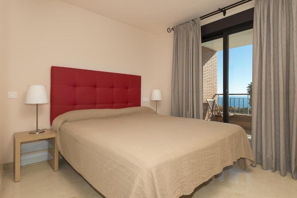 Spacious 3 bedrooms apartment side sea view photo 2