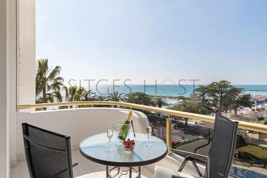 Sitges ARENA - dos piscinas frente al mar — photo 1